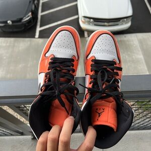 Men’s Jordan 1 Mid SE turf orange